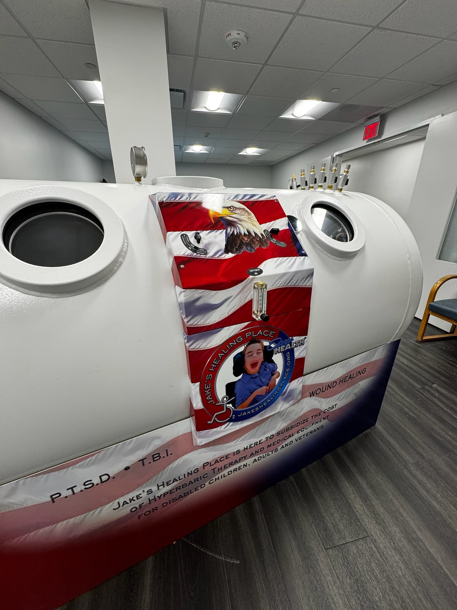 Hyperbaric chamber with American flag design