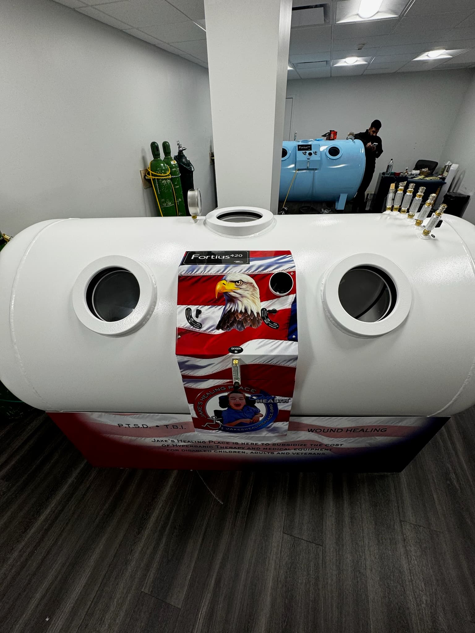 Side view of the hyperbaric chamber